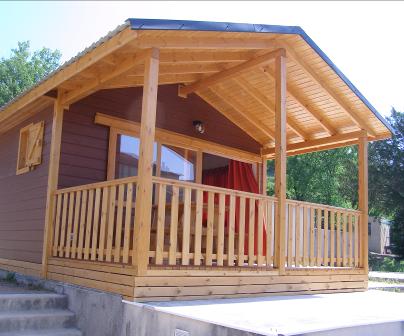 CAMPING IMPORT vous propose une sélection de bungalows en bois et de chalets en bois préfabriqués pour le camping ou l'agrément